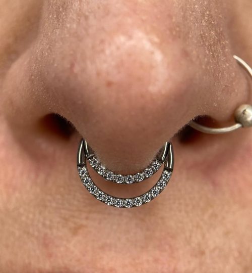 actualización de septum piercing completamente cicatrizado, por este precioso clicker con circon